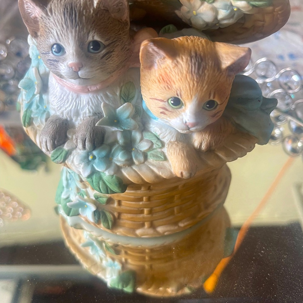 Vintage porcelain kitten baskets.